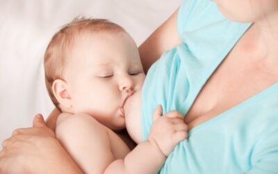 Jak przystawić dziecko do piersi i wybrać najlepszą pozycję?