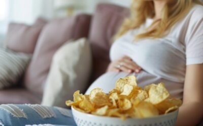 Czy można jeść chipsy w ciąży? Zakazany owoc czy niewinna zachcianka? Prawda o soli, tłuszczu i Twoim samopoczuciu