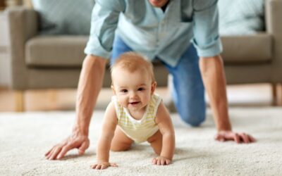Jak zabezpieczyć dom przed raczkującym dzieckiem? Zrób „test kolan” i sprawdź listę miejsc, o których zapominasz