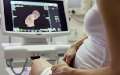 USG w ciąży: Kiedy wykonać pierwsze badanie, jak często je powtarzać i co widać na ekranie tydzień po tygodniu?