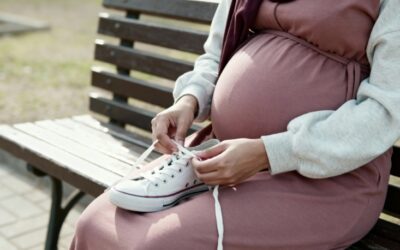 Jakie buty wybrać latem w ciąży? Komfort, bezpieczeństwo i ulga dla spuchniętych stóp