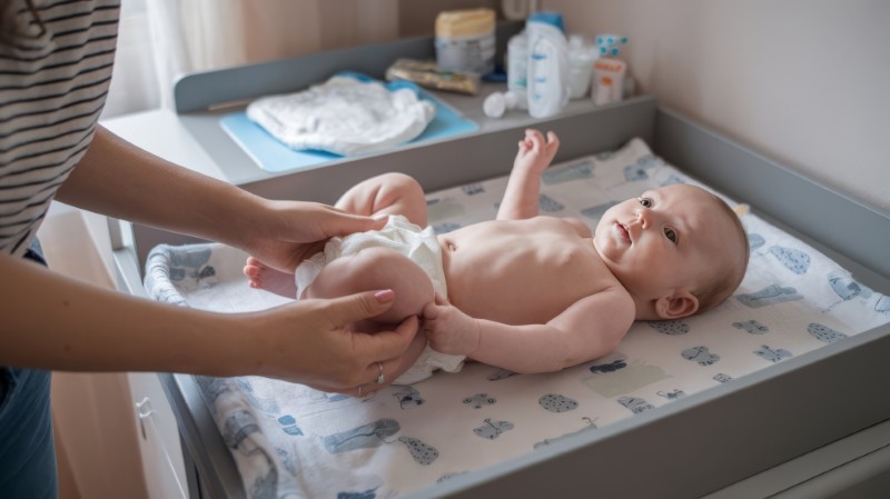 Przewijak dla niemowlaka – wygoda czy zbędny wydatek?